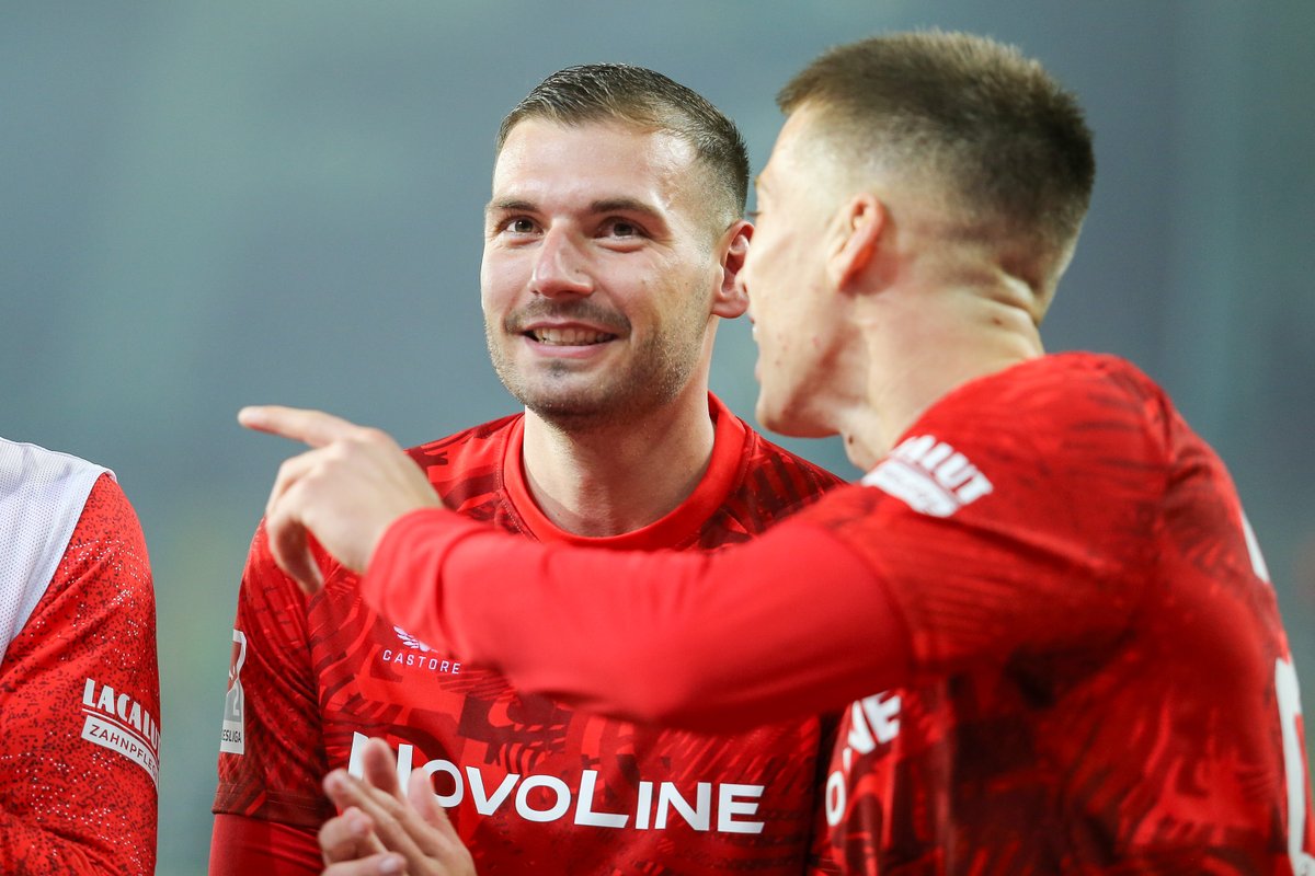 derbetzebrennt's tweet photo. Transfer-Ticker +++ Luca Sirchs Vertrag läuft bis 2026 - und soll noch weiter ausgebaut werden +++ Mehr: https://t.co/Sjzj8PqT04 #Betze https://t.co/skR4p9ajJ0