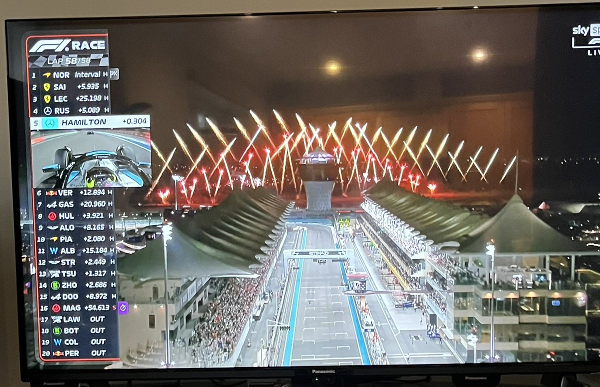 libsterlou's tweet photo. @McLarenF1 Congratulations on winning the Formula 1 Constructors’ Championship! Please turn your lights on to help Woking celebrate! 💥😀🏎️ https://t.co/pa8N6riovi