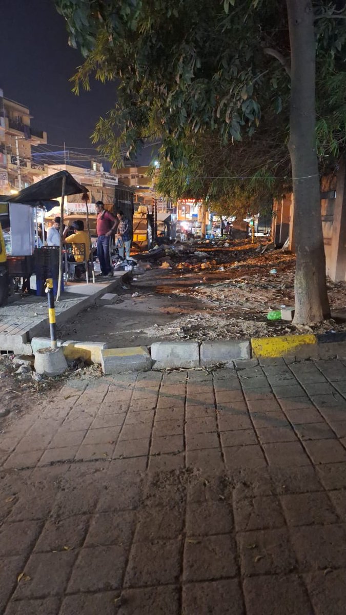 <a href="/ZC_Bommanahalli/">Zonal Commissioner Bommanahalli(BBMP)</a> Evenings on Mangammanapalya Rd. next to Salarpuria Serenity Apts. Footpath filled with rubbish, roadside taken up by vendors. Rd has high pedestrian footfall and traffic. Guess where pedestrians are being forced to walk - middle of road, dodging erratic drivers