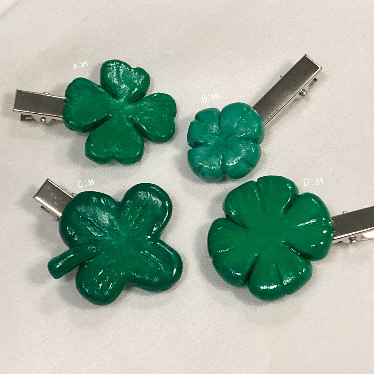 bOrnwithapril's tweet photo. lucky hair clips 🍀 

— A 39
— B 29
— C 35
— D 39
( have only one! )
˚₊·—̳͟͞͞ ✿ ready to ship ✅

📮only 40 bth 
buy 150 free shipping 📦

order via dm 📲

* เนื่องจากเป็นงานhand made 100% อาจมีตำหนิจากสี การปั้น การระบายสี ขอคนเข้าใจและรับได้นะคะ 🥹⭐️ https://t.co/SmHk9kwkxl