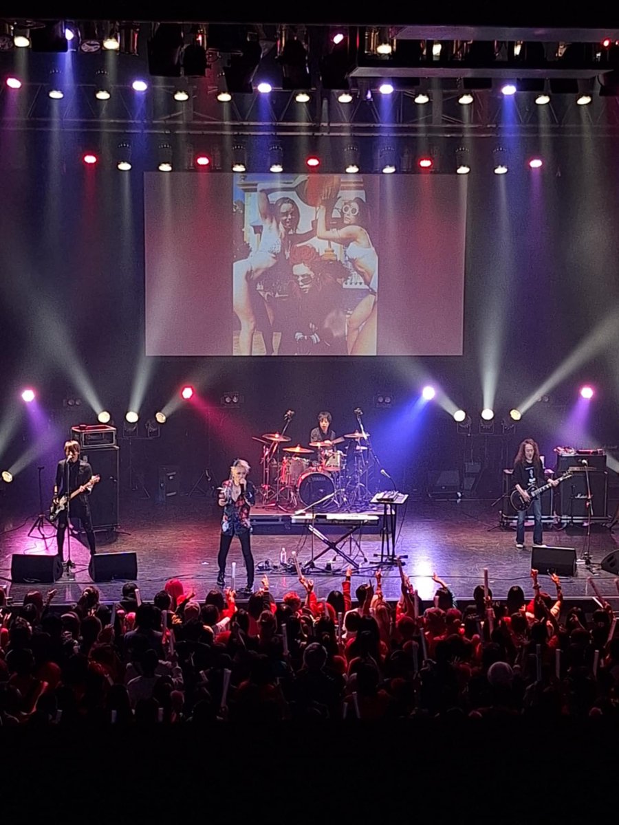 Pukapyu's tweet photo. とりあえず、、、

楽しすぎた〜🤩🤩⤴️🌹⤴️🌹⤴️
hideちゃん、Happy Birthday 💞✨👍💘🌹⤴️⤴️😀

今日のDIE Band は、、
Gt.PATA
B.本田唯
Dr.かまだあき
でお送りしました〜✨💞👍
ありがとうございました〜🌹💘🙇💌🤖 https://t.co/hihOhaqIKw