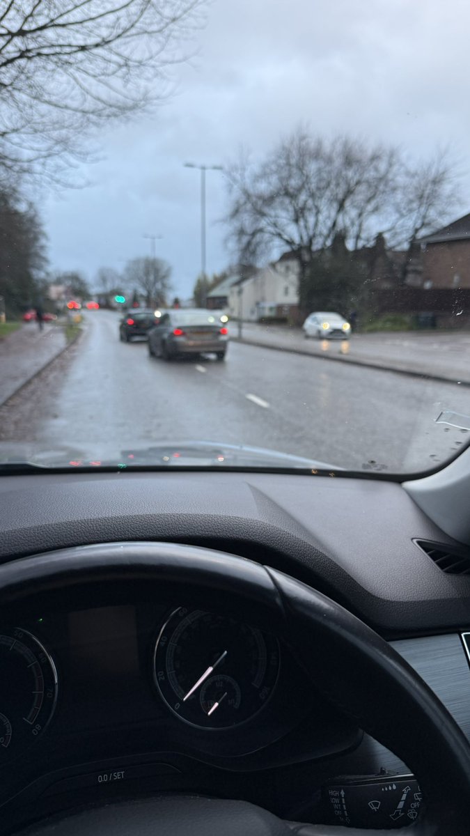 _fatherof4's tweet photo. @RAC_Care hi have been waiting for roadside assistance for 4 1/2 hours now - time keeps changing. Getting increasingly concerned of my location with the light fading https://t.co/LExDCaB6KE