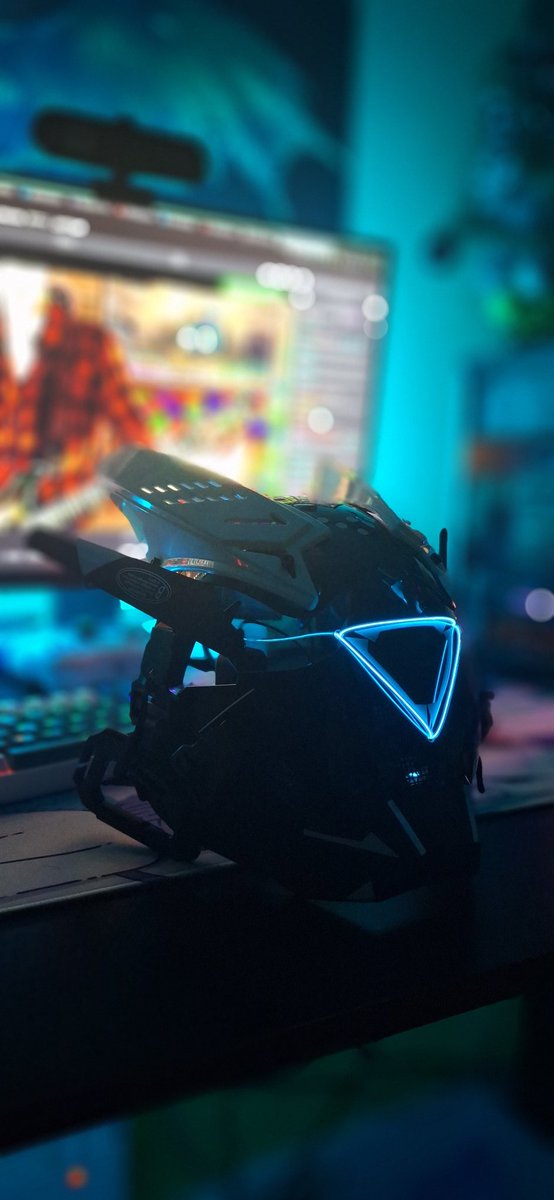 kwizziart's tweet photo. ◆◆ It's time...

◆◇ #cyberpunk #mask #cyberpunkmask #blue https://t.co/9uNm6C8vyB