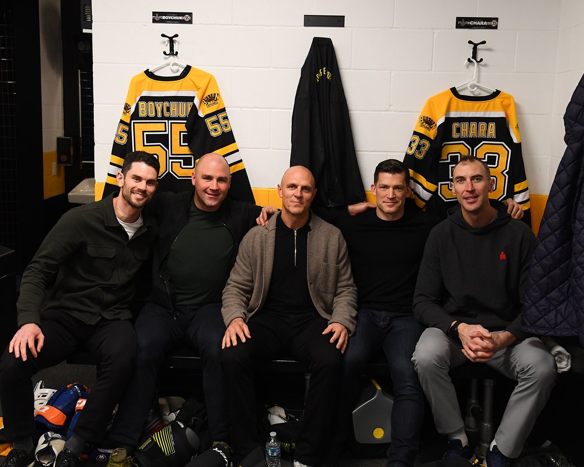 A blue line to remember.

📸: <a href="/NHLBruinsAlumni/">Boston Bruins Alumni</a>