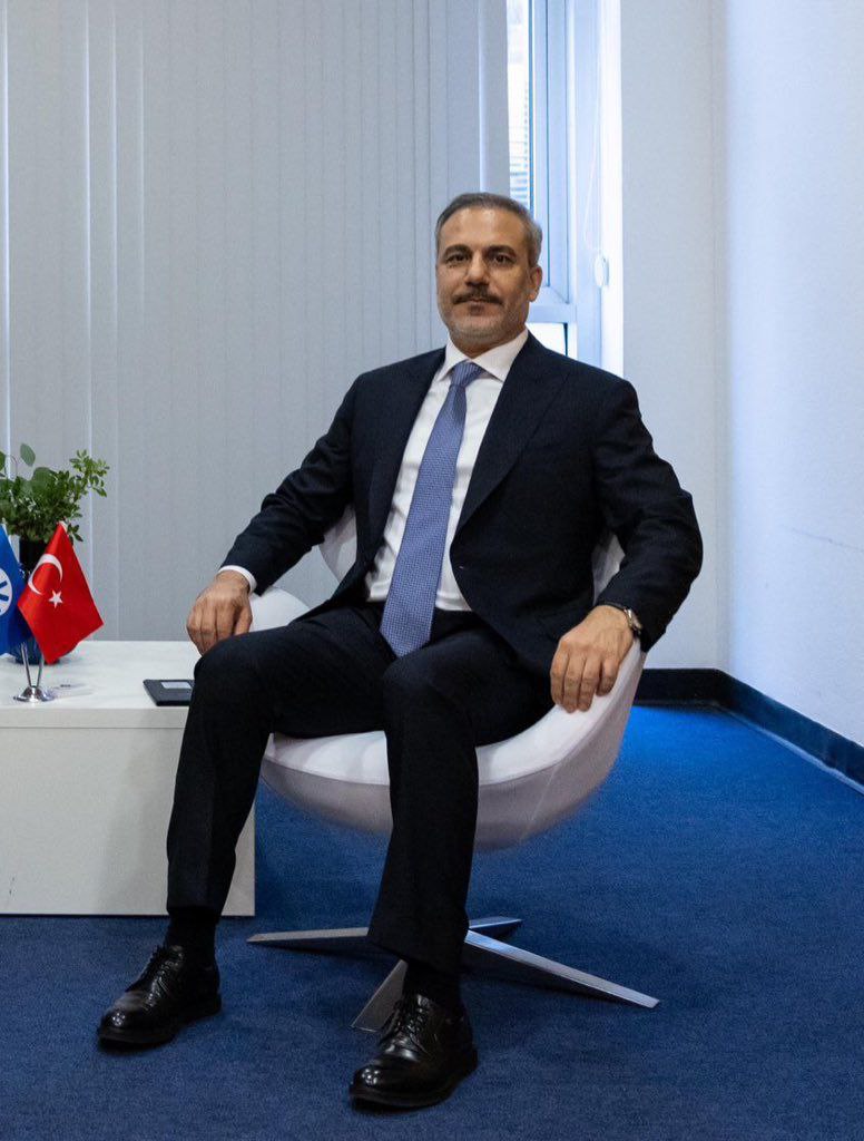 saborz767676's tweet photo. Tezahürata Gerek Yok Alkışlarınızı Kudüs'e Saklayın https://t.co/ZzweNwEF7Q