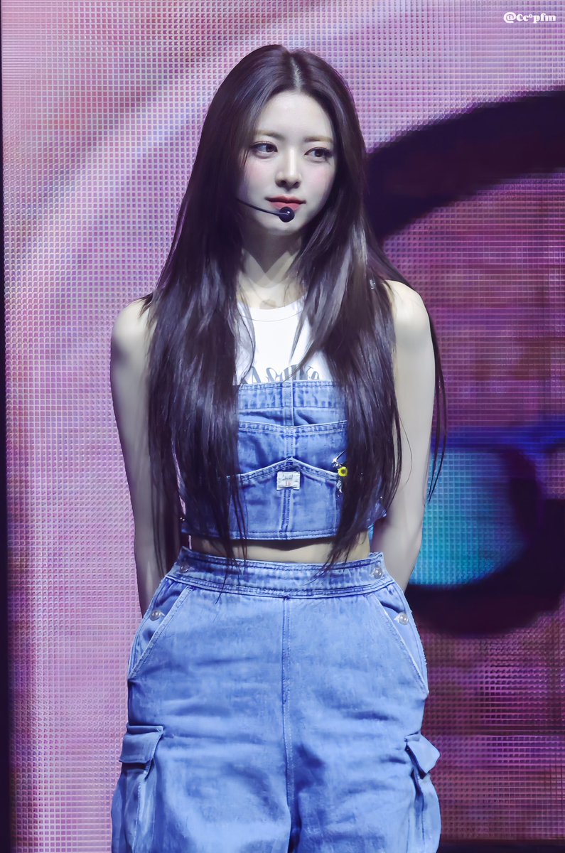 cc_pfm's tweet photo. 우리 유나야 생일 축하해
#ITZ_YUNA_DAY
#너_예뻐_신유나_생일축하해 https://t.co/LzUn7teBmp