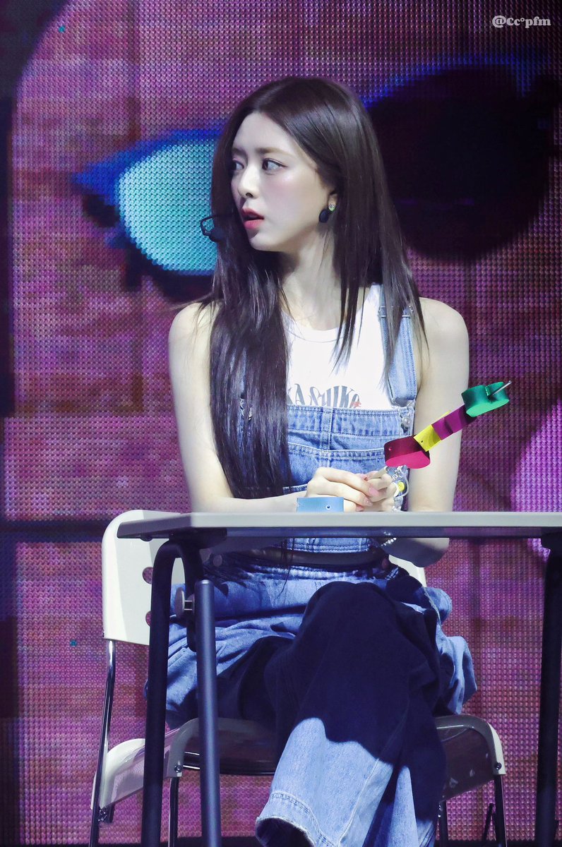 cc_pfm's tweet photo. 우리 유나야 생일 축하해
#ITZ_YUNA_DAY
#너_예뻐_신유나_생일축하해 https://t.co/LzUn7teBmp