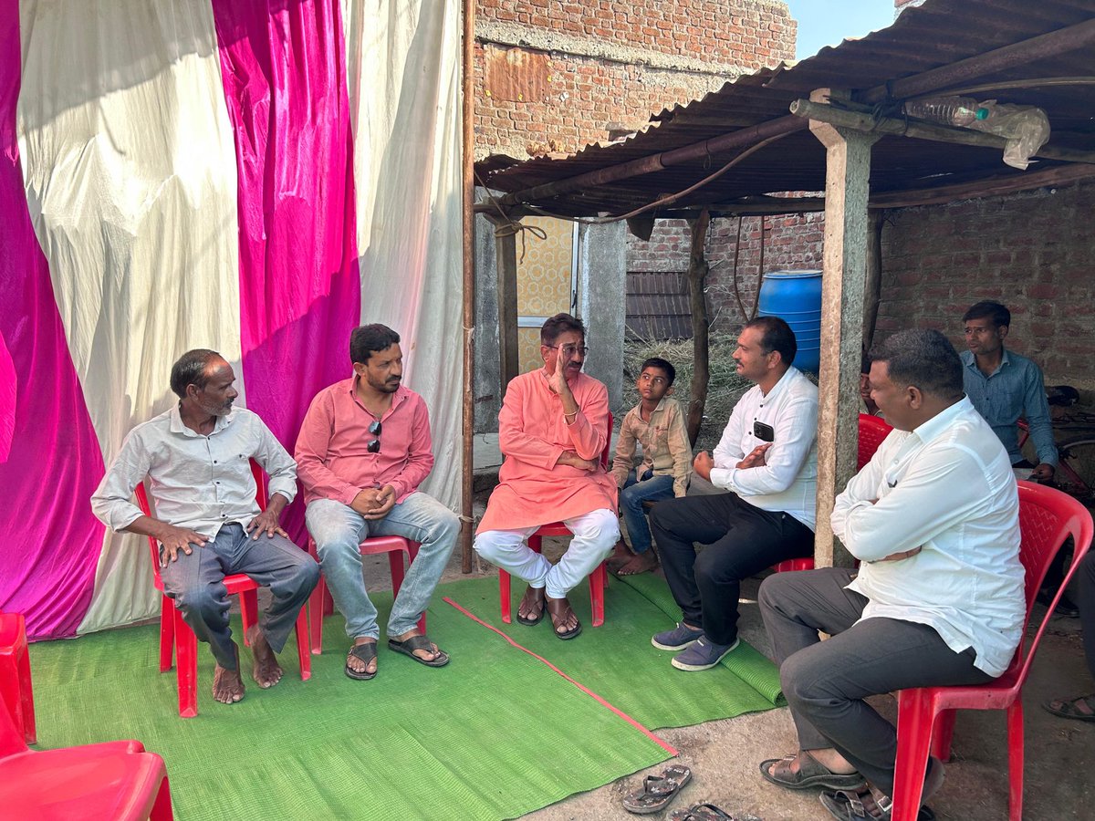vjagtap555's tweet photo. फुबगाव या गावातील वसंतरावजी धवस यांचे दुःखद निधन झाले  आज यांच्या कुटुंबियांची सांत्वनपर भेट दिली. https://t.co/GRCLcF2tKg