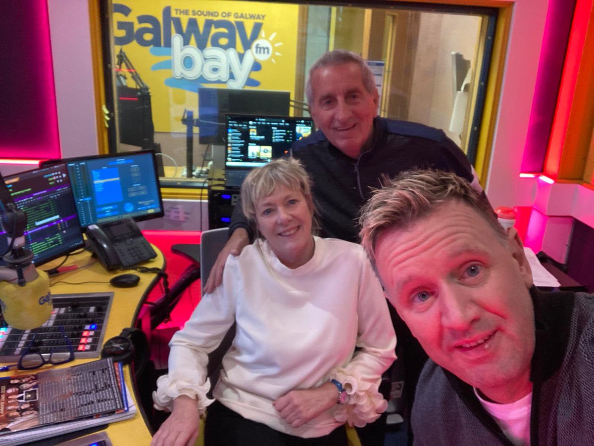 MikedenverMike's tweet photo. Thank you #ValerieHughes @gbayfm #concert @AndShearwater 1st jan with special guest @GGuthriemusic and #RayLynam. And concert @glor_ennis 2nd Jan with special guest @philomenabegley_ and #concert @clayton_hotel_galway 13th feb with @louisemorrissey and #RayLynam https://t.co/rd1DfL5s7U