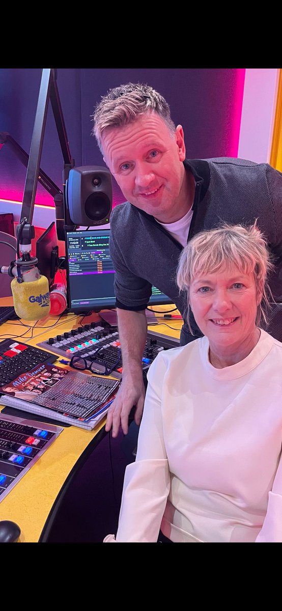 MikedenverMike's tweet photo. Thank you #ValerieHughes @gbayfm #concert @AndShearwater 1st jan with special guest @GGuthriemusic and #RayLynam. And concert @glor_ennis 2nd Jan with special guest @philomenabegley_ and #concert @clayton_hotel_galway 13th feb with @louisemorrissey and #RayLynam https://t.co/rd1DfL5s7U