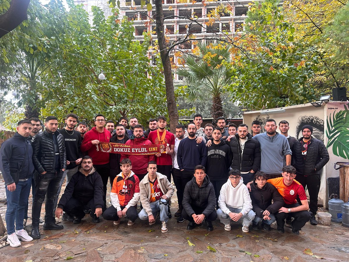 uAUNIDokuzEylul's tweet photo. MUHTEŞEM TARAFTARIN YİNE YANINDA!

GALATASARAY'IMIZIN sivas maçını kol kola izledik.

#ultrAslanUNI https://t.co/xFmZkYoNW8