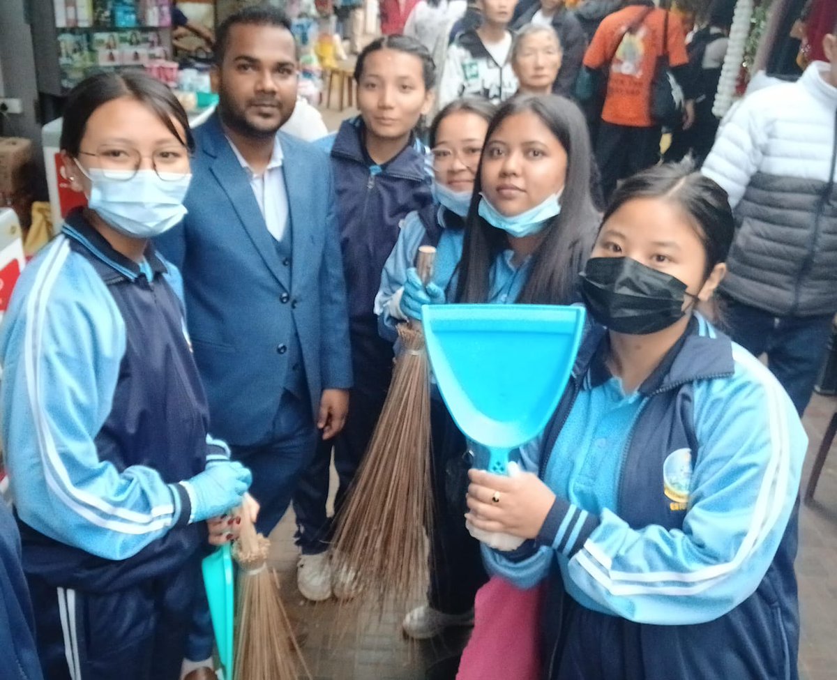 SRBT_College's tweet photo. SRBT College (Govt.Aided) NSS Unit, Darjeeling Conducted intensive volunteering  of Market Cleaning activities under theme  Ye Diwali MY Bharat Wali.
#YASMinistry
#NSSIndia
#NCTE 
#UGC 
#WBHE 
#WbGovt 
#GTA
#rdnsskolkata
#NYKS
#BSAEU
#BEdCollege
#DiwaliwithMYBharat 
#sevakaeksaal https://t.co/UBj6IiB6UN