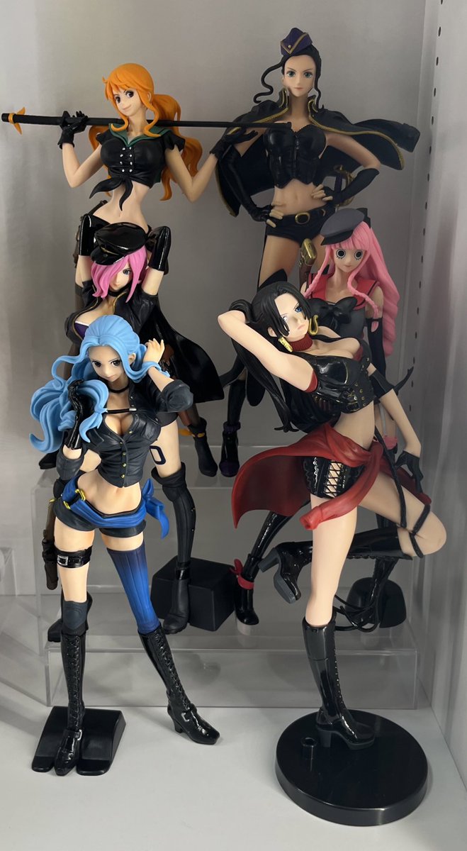 rsk2_fig's tweet photo. 飾っているワンピースフィギュアを投稿！

CODE:Bシリーズは���1列で並べた方が
良いでしょうか？？

このシリーズ、石崎先生原型で新しいキャラも増えて復刻しないですかね？？

#フィギュア好きとつながりたい 
#フィギュア好きと繋がりたい 
#フィギュア愛でる部 
#ワンピースフィギュアを投稿しよう https://t.co/mMw47hIs2e
