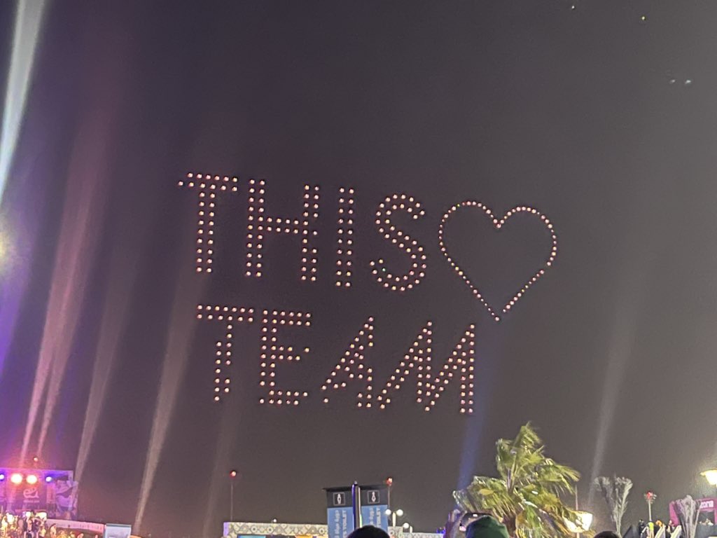 Mikewill22's tweet photo. @LN4 the drone show tonight is chefs kiss https://t.co/6ATEDKmPbg