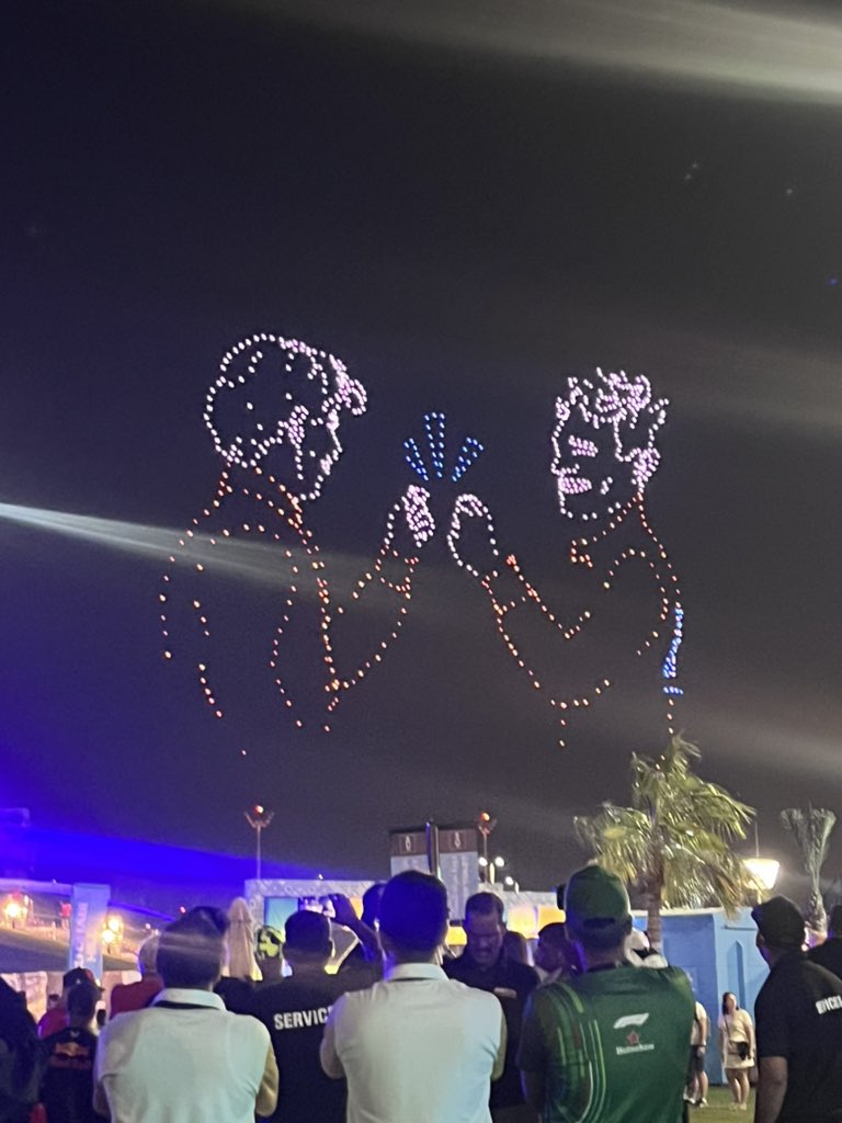 Mikewill22's tweet photo. @LN4 the drone show tonight is chefs kiss https://t.co/6ATEDKmPbg