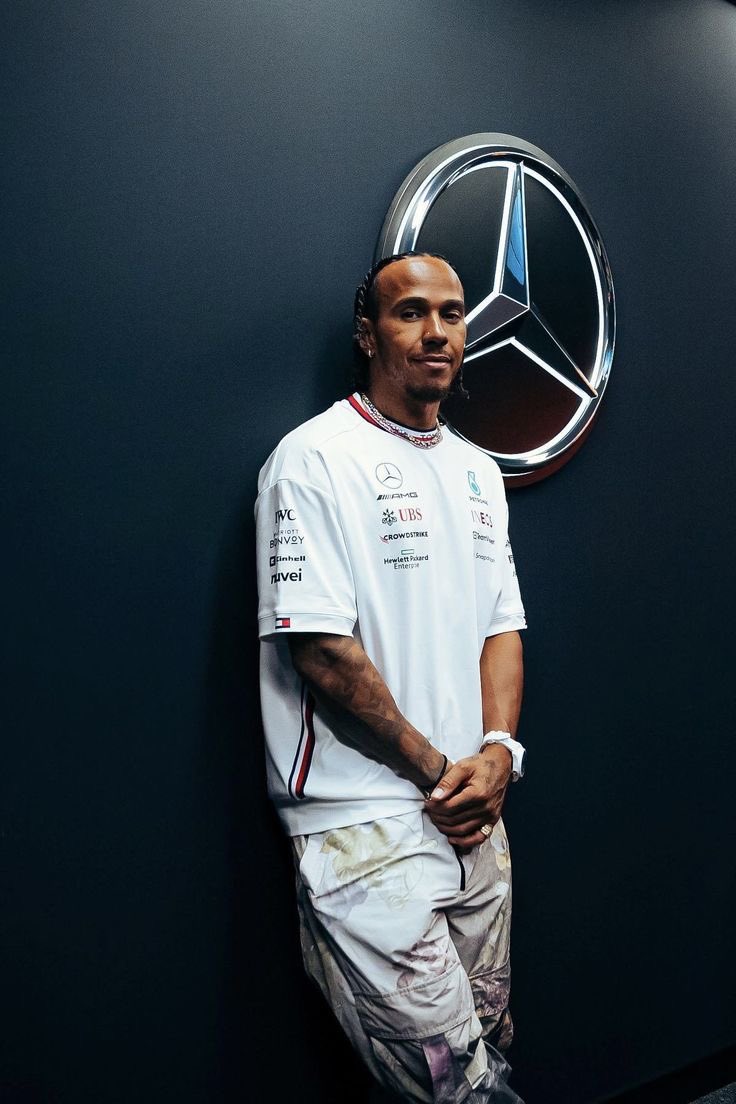 MercedesAMGF1BR's tweet photo. “O que começou como um salto de fé, terminou como uma jornada nos livros de história”

— Lewis Hamilton https://t.co/KoOQv5M5LB