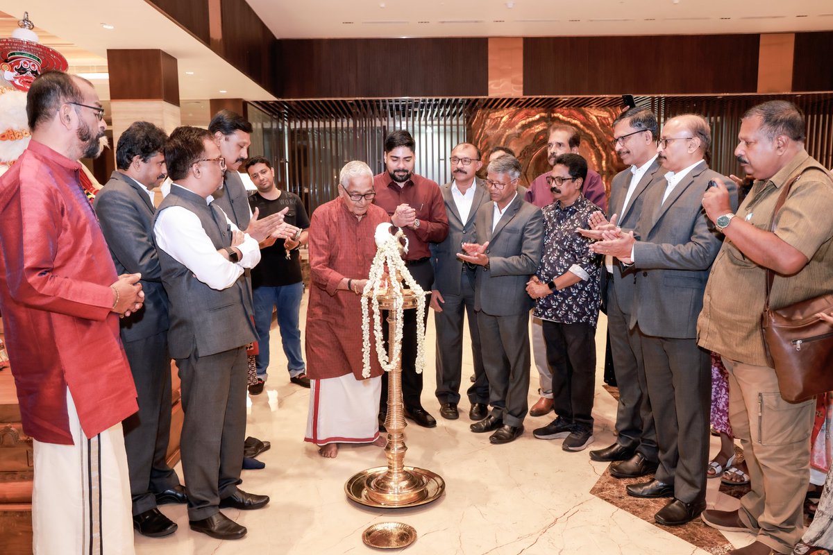 KochiAirport's tweet photo. Kalamandalam Gopi Asan’s Navarasa Bhavas Shine at CIAL!

Renowned Kathakali maestro Kalamandalam Gopi visited the Business Jet Terminal at CIAL to witness the exclusive display of his iconic Navarasa Bhavas. 

#cial #kathakali #artensemble https://t.co/QFxkqbpTHW