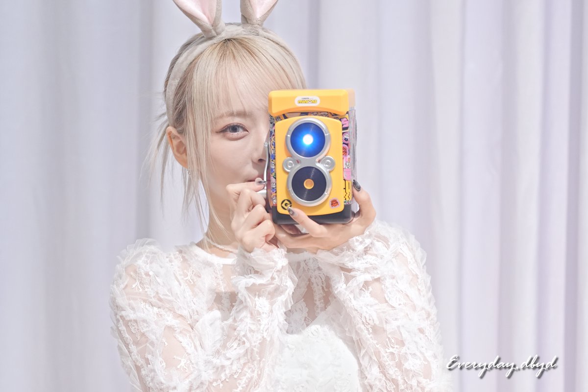 #비비 #ViVi #黃珈熙
#HAPPYVIVIDAY
Taken: 240913