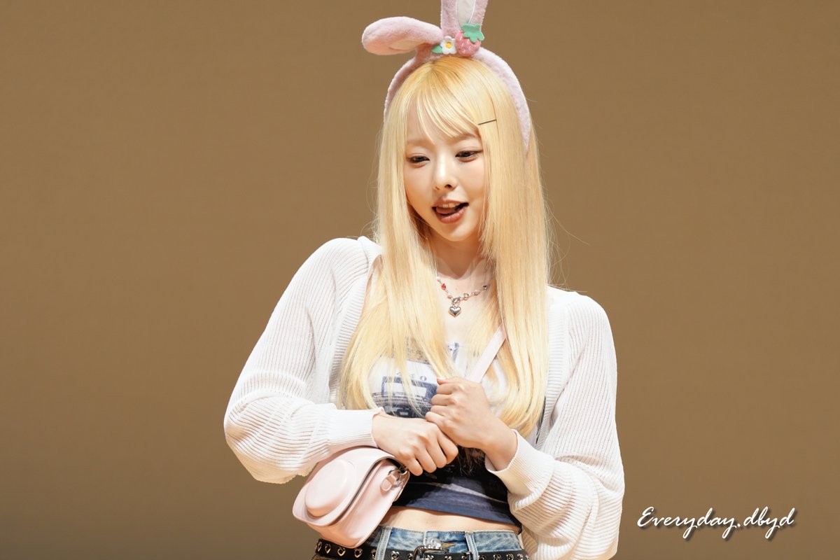 #비비 #ViVi #黃珈熙
#HAPPYVIVIDAY
Taken: 240630