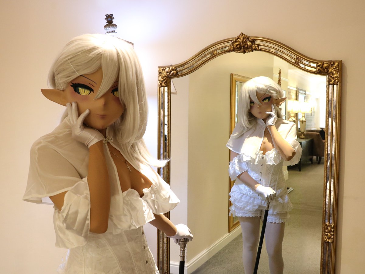 Just the two of us~
Or should I make it three?

📷: NatashaKig
#ukchristmasmeet2024 #kigurumi #着ぐるみ