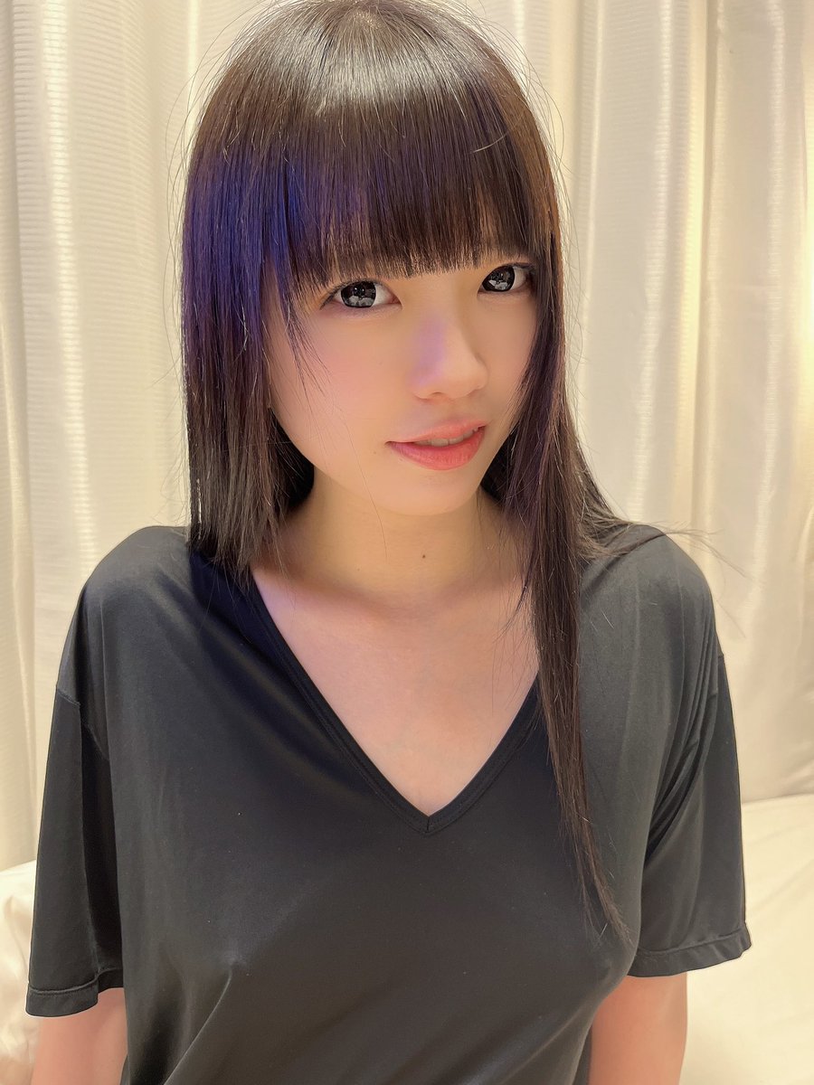 chiharu_217's tweet photo. Tシャツを着せた 
寝る場所はどうしよう
部屋は狭く。ベッドはひとつしかない。

■一緒に寝る▷▶いいねしてください

■自分は床で寝る▷▶リポストしてください

#記憶を無くした少女拾いました

結果は後日… https://t.co/LbG2vycQTo