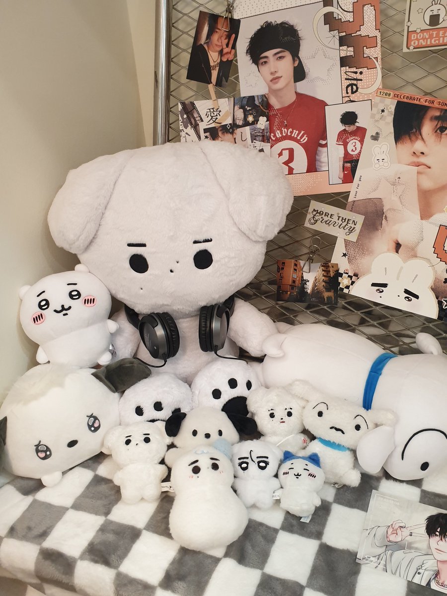 #영원한_사랑을_너에게
#i2SHiteru8 
입구부터 성훈이가 가득했던 공간
그 중에서 성훈이 위버스 댓글들을 편집해놓은 벽면이 가장 좋았어요ㅎㅎ 귀여운 댓글들도 많고 웃긴 댓글들도 많고 성훈이의 위버스 족적(?)을 다시 보는 재미가 쏠쏠했달까요