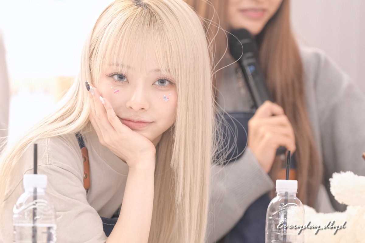 #비비 #ViVi #黃珈熙
#HAPPYVIVIDAY
Taken: 240922