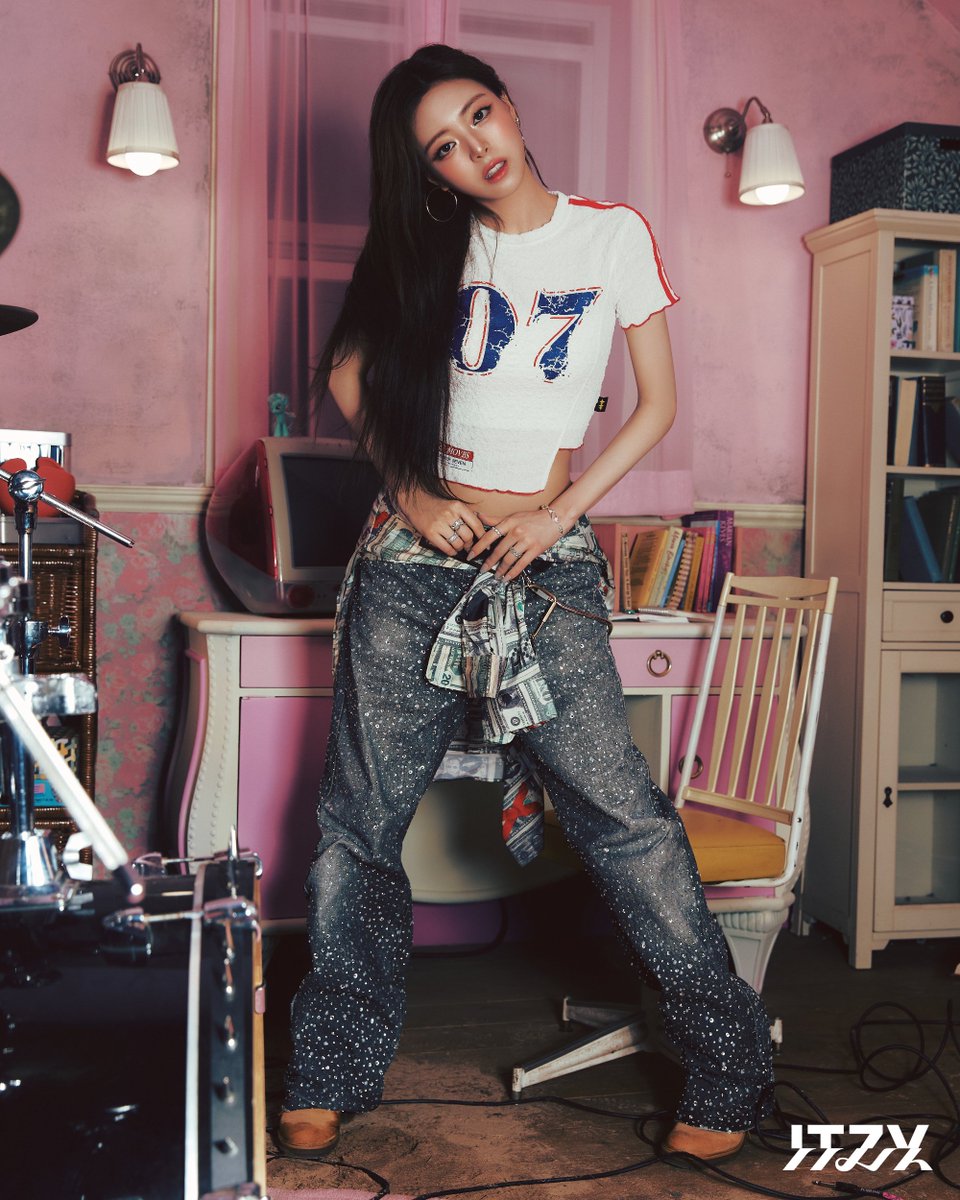 Happy 21st birthday to YUNA of ITZY!