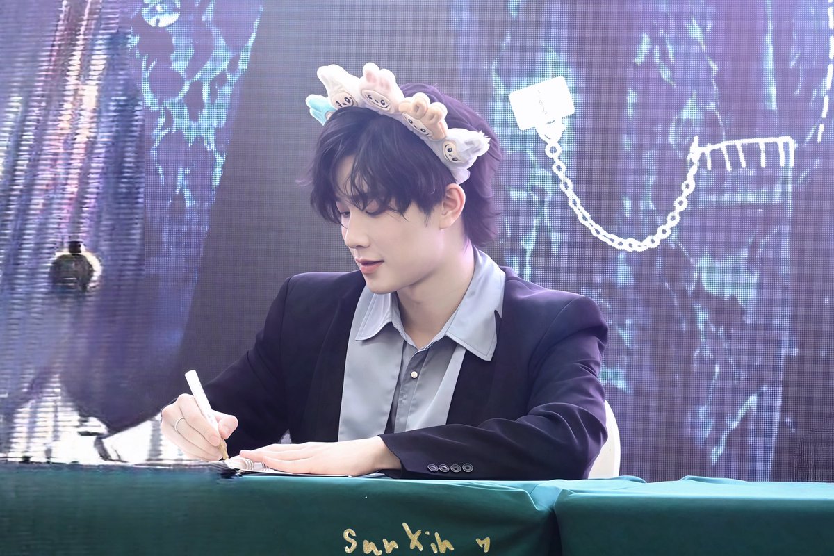 sunx0418's tweet photo. 🥹🤩完美

#BOTWTTYfirstfansigninshanghai 
#Mynameis_yim 
#MyAlienz https://t.co/SguUEzI1z1