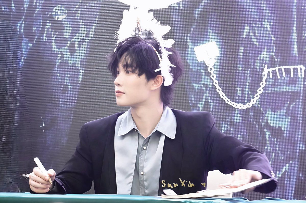 sunx0418's tweet photo. 🥹🤩完美

#BOTWTTYfirstfansigninshanghai 
#Mynameis_yim 
#MyAlienz https://t.co/SguUEzI1z1