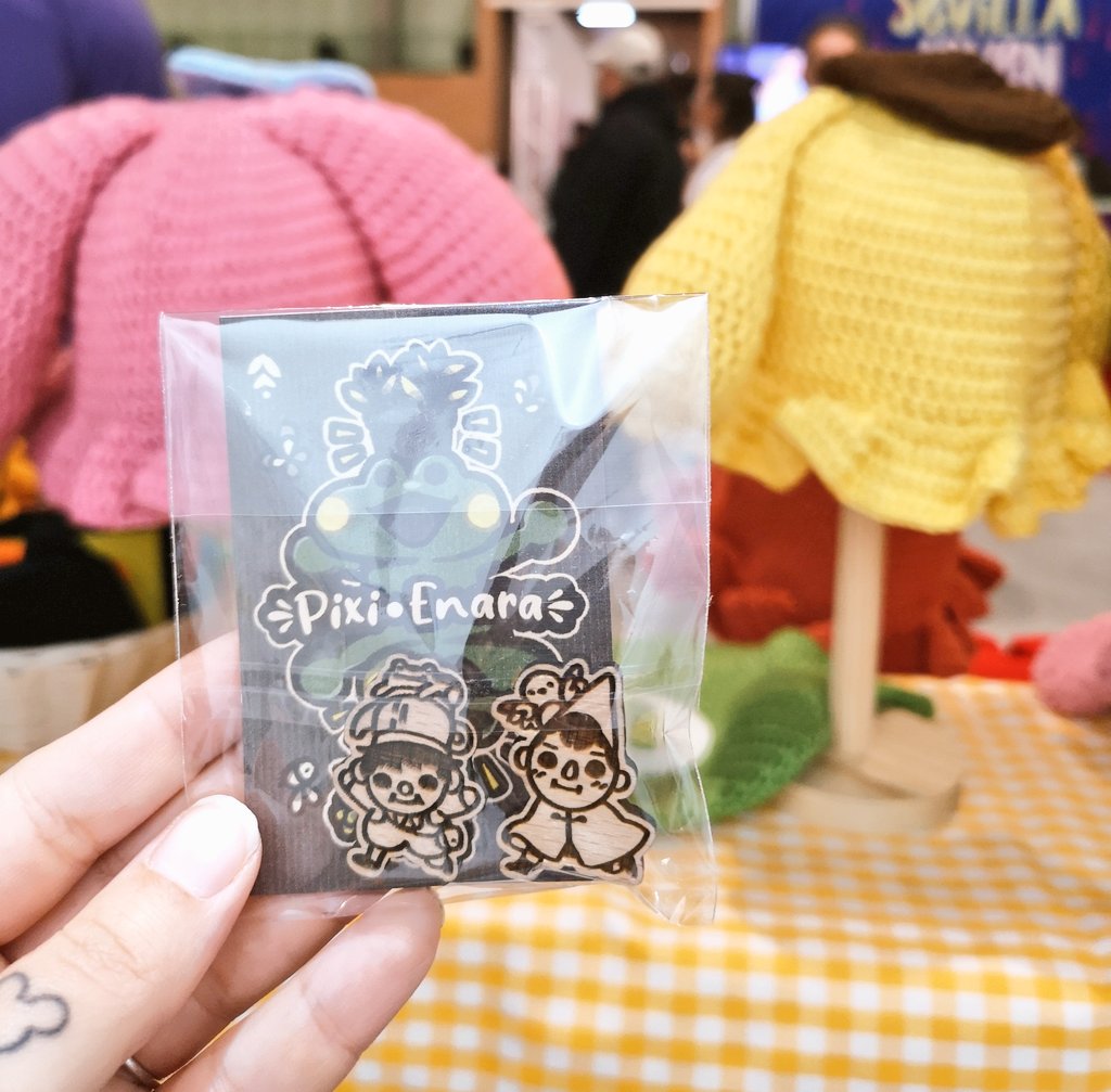 Super feliz con mis primeros pines de <a href="/PixiEnara/">•*°ᴘɪxɪ•ᴇɴᴀʀᴀ°*•</a> 💛💛💛✨