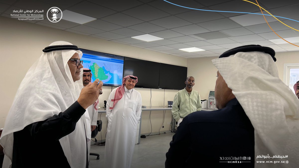 NCMKSA's tweet image. الرئيس التنفيذي د. أيمن غلام، يطلع على مشاريع إعادة تأهيل المراصد في مناطق المملكة، بما يتوافق مع خطط التطوير المستقبلية لمخرجات وخدمات المركز.

#نحيطكم_بأجوائكم