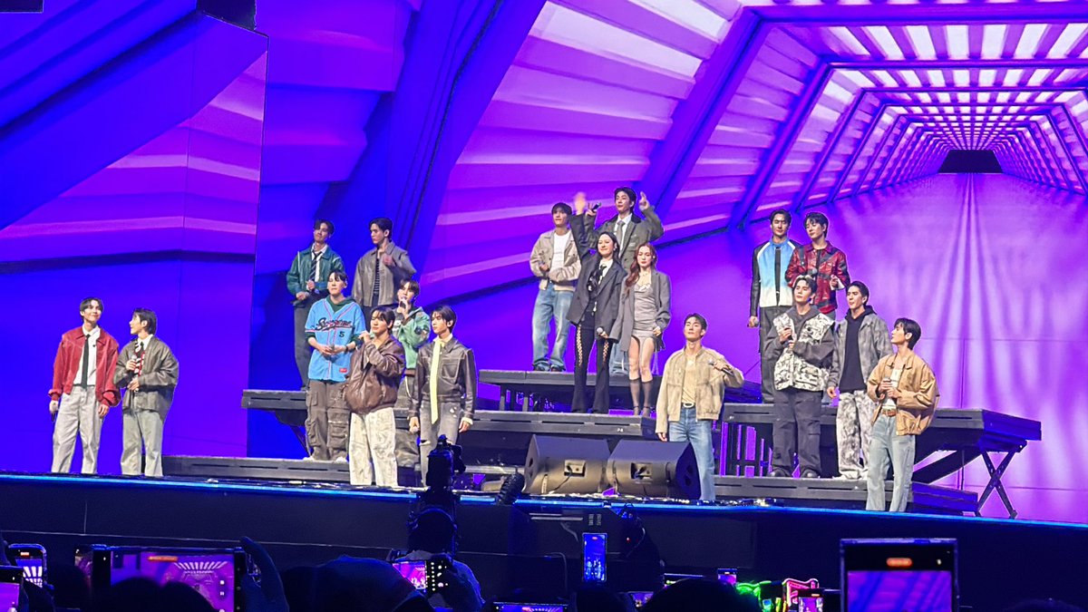 guoruijia2's tweet photo. 好开心能见到你们🙌🏻🫶🏻很喜欢你们的舞台 很惊艳！

 #GMMTVFanfest2024inMacau #joongdunk #earthmix #milklove #forcebook #jimmysea #BounPrem #taynew #offgun #FirstKhaotung https://t.co/WcVPsZ8sQ0