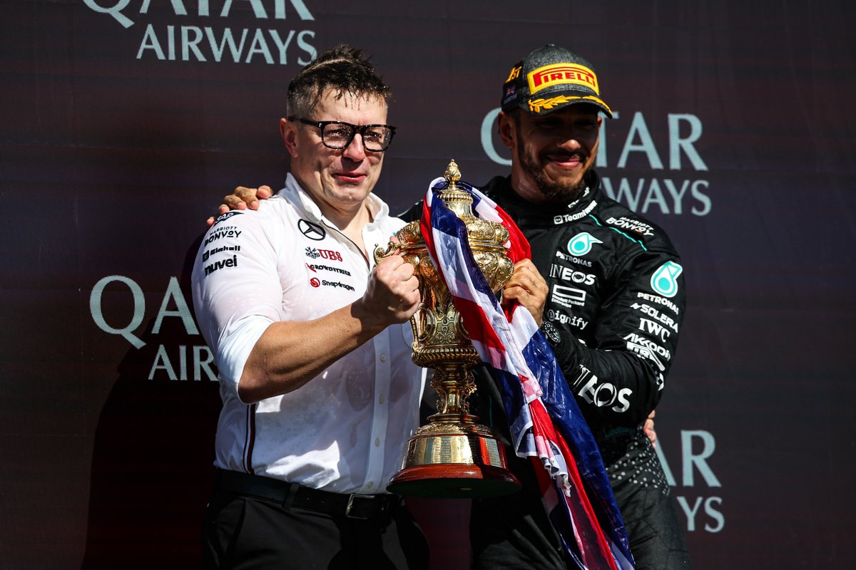 TearOffFR's tweet photo. MERCI pour cette saison de folie messieurs ! On a hâte d'être à l'année prochaine ! ���� ❤️

#F1 #AbuDhabiGP