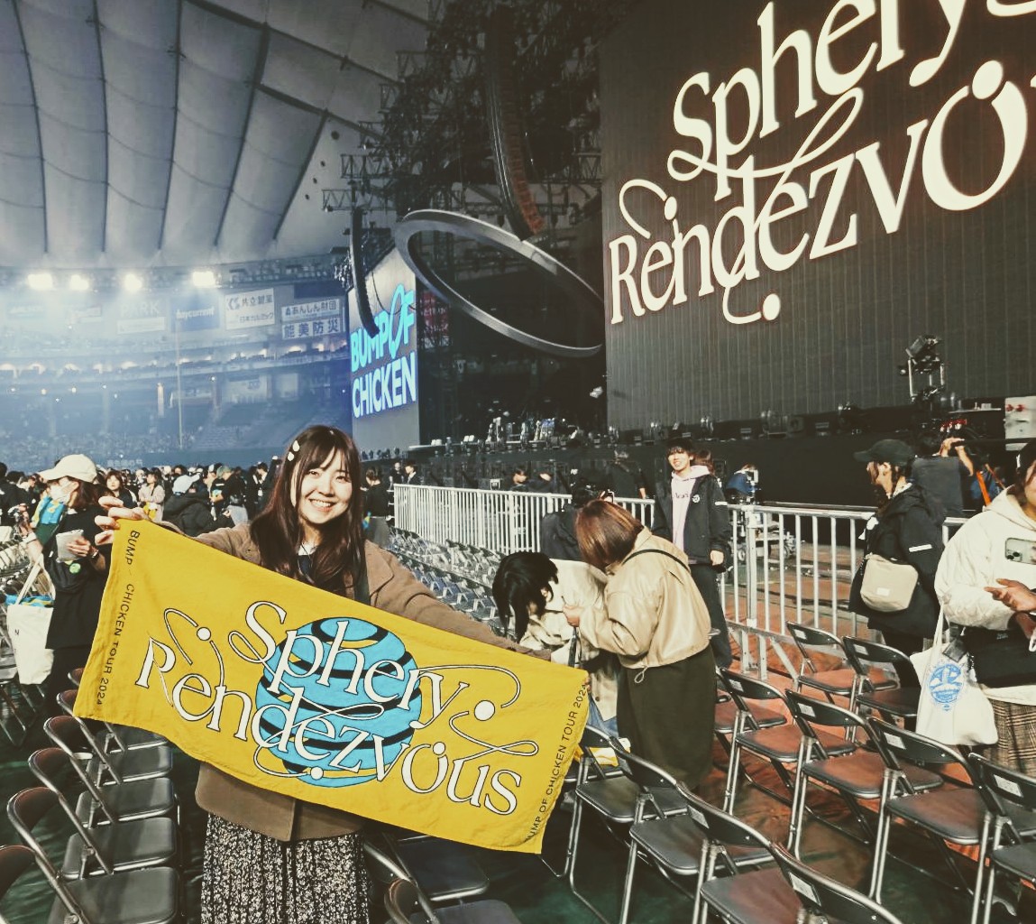 f_mme08's tweet photo. BUMPファイナルめーっちゃ良かった。心に響きました。藤くんやばいなぁ。来年は推して20年目になります。ずっと大好きだなぁ。
(ムラトミさんも持って行った！笑)
#BUMPOFCHICKEN
#SpheryRendezvous https://t.co/DoRLN40oA6