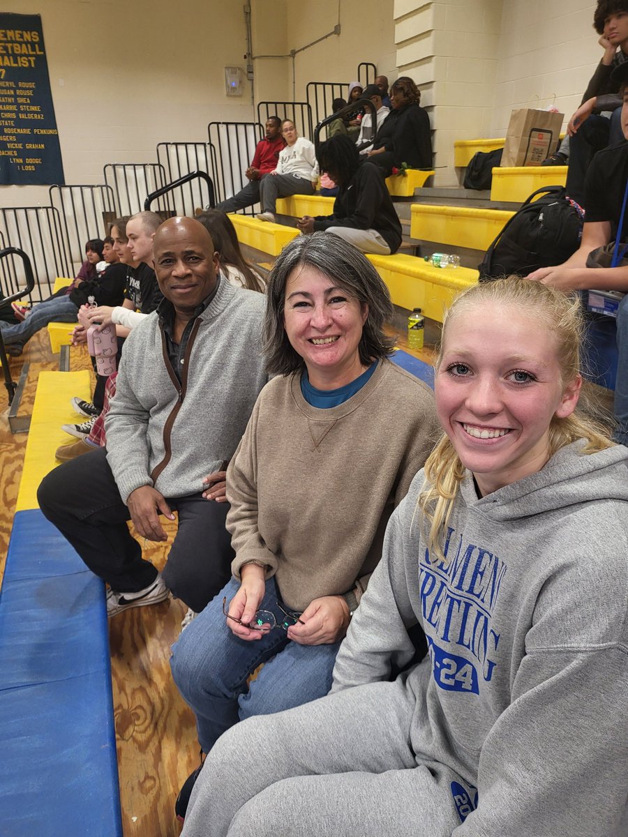 KyllystaD's tweet photo. 💛💙Senior Night💙💛
Shout out to all the senior parents &amp; families for making this night spectacular. It's is truly appreciated when members of the @SCUCISD school board and @CityofSchertz come out to support. @ClemensWrestli1 @scbuffalostrong @CruitClemens @SamuelClemensHS https://t.co/EDjjapjezx