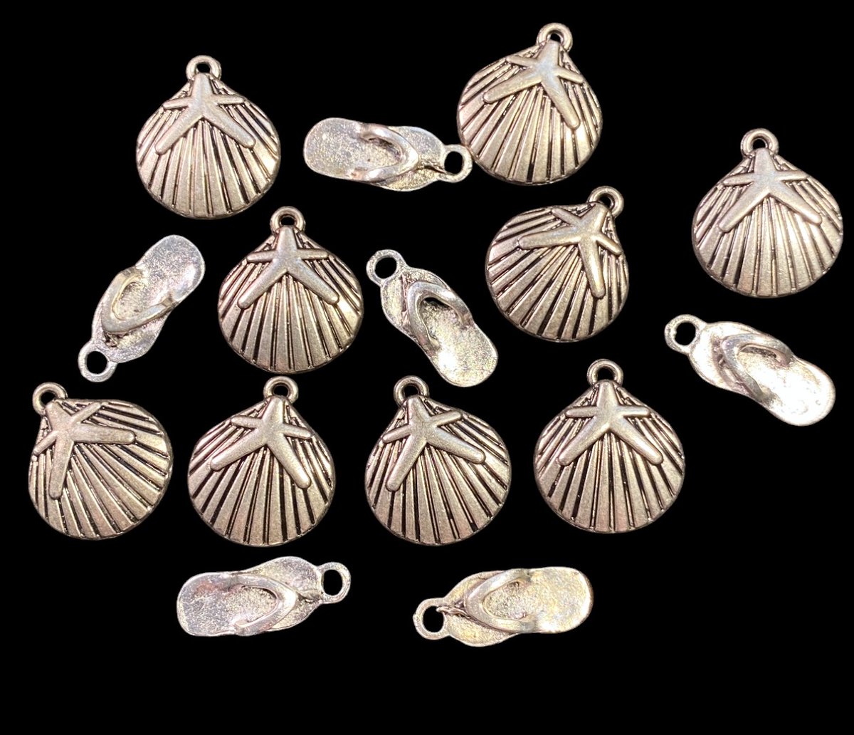 greatstuffuneed's tweet photo. Charm Pendant Lots at Bargain Prices! These and more great items waiting just for you! #charms #pendants #jewelry #findings #clearance #sale #closeouts #bargains #BargainHunt #gift #shopping https://t.co/bwSZeIUVMC https://t.co/HY1iOGxhOs
