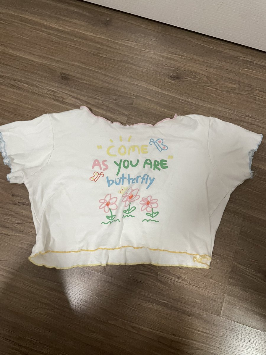 danikafont's tweet photo. เสื้อครอป 140 บาท  ค่าส่ง 40 บาท #ส่งต่อ #ส่งต่อเสื้อผ้ามือสอง #เสื้อผ้ามือสอง #ส่งต่อเสื้อผ้า #โล๊ะตู้มือสอง https://t.co/P290wwxRYr