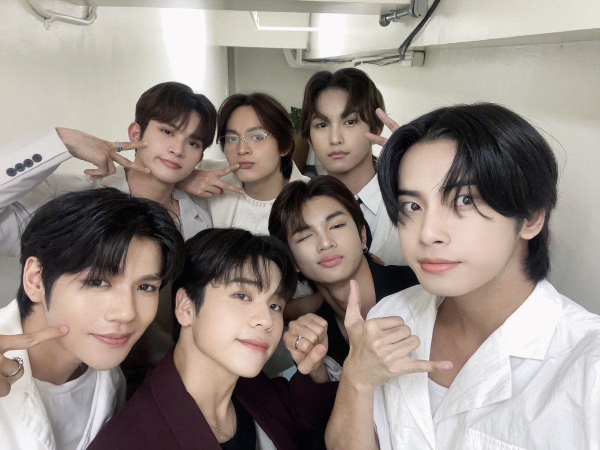 HORI7ONofficial's tweet photo. 2024. 12. 08.

@ Tinig ng Pasko
📍 Ayala Malls Market! Market!

#HORI7ON #호라이즌 https://t.co/0vQ2kUNNER