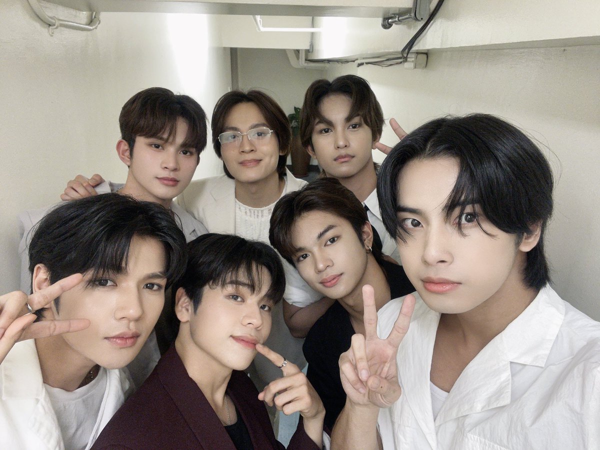HORI7ONofficial's tweet photo. 2024. 12. 08.

@ Tinig ng Pasko
📍 Ayala Malls Market! Market!

#HORI7ON #호라이즌 https://t.co/0vQ2kUNNER