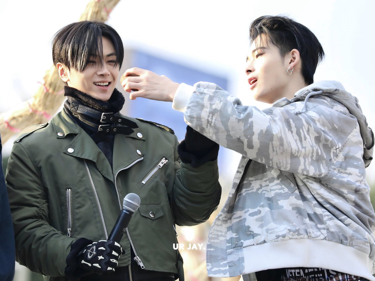 UR_JAY0420's tweet photo. 엔하이픈 영원한 막내🐥
아기오리 니키 생일축하해🎂👏🏻

#HAPPY_NI_KI_DAY
#잘자란_우리_니키_생일축하해
#ENHYPEN #JAY #NI_KI https://t.co/peSw5ylpS4