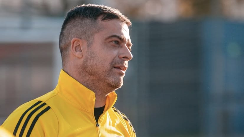 EL TRONO tweet media