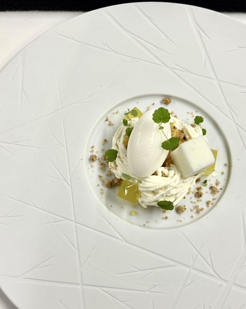 bculinary's tweet photo. 🧁🍥¡Qué experiencia tan dulce y emocionante! Jordi Puigvert, uno de los grandes referentes de la #pastelería moderna, nos ha mostrado cómo los “ingredientes tecnológicos”, emulsionantes, gelificantes y texturizantes, pueden transformar el #mundodulce. https://t.co/hmy2aiIhYj