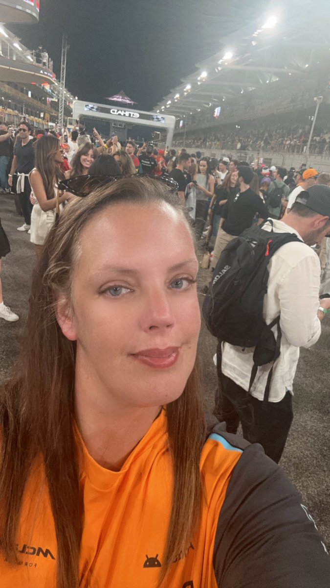 loopylis28's tweet photo. As a @McLarenF1 fan, @carlsberg  don’t do perfect days but apparently @McLarenF1 @LandoNorris @OscarPiastri @ZBrownCEO and of course @Heineken absolutely do! https://t.co/mZ08U4rOVB
