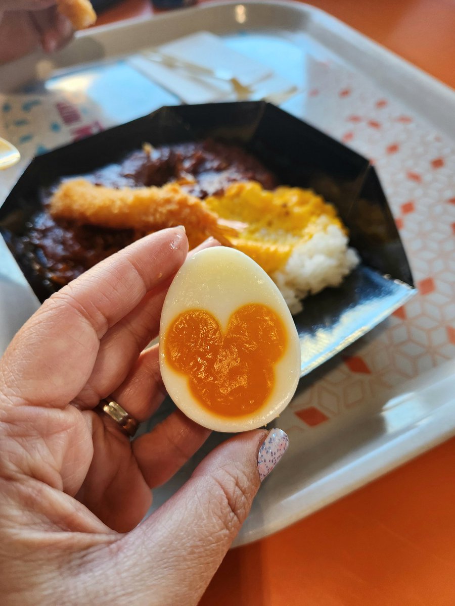 SusanSusanto17's tweet photo. 🤍 All the Mickey shaped things! 

#Tokyo #Disney #JAPAN https://t.co/FiRaf2P3GQ
