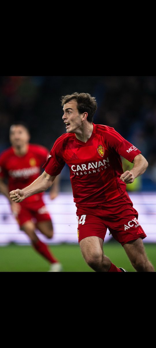 RafaNoMeJodas12's tweet photo. ¿Os imagináis que hubiésemos fichado a un mediocentro de 23 años de fuera y que llevara 4 goles (los mismos que Bazdar)? No me quiero imaginar como se pondrían algunos... Pues aún hay gente que prefiere al cadáver de Toni Moya antes que a él.  

Siempre en tu barco, capitán🦊 https://t.co/T5y1NzupWg