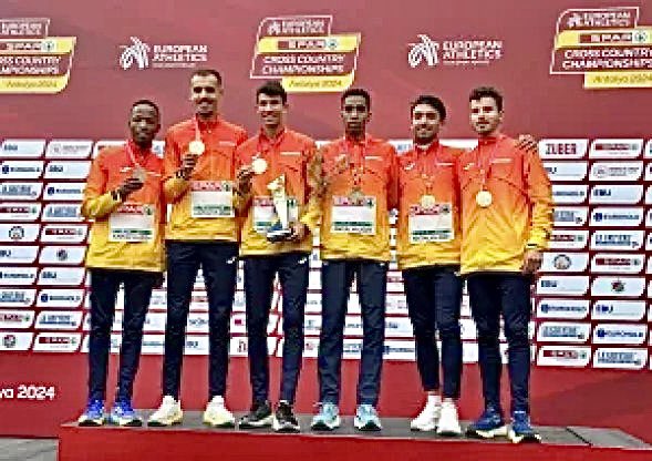 CarrerasMontana's tweet photo. CAMPEONATO EUROPA CROSS COUNTRY 2024: ESPAÑA 🥇 MASCULINO, 🥈 MARÍA FORERO (U23) 🥉THIERRY(SR).
Los favoritos Ingrebritsen y Batocletti se hicieron con 🥇🥇
Crónica Mayayo 👉 https://t.co/y5CfvVhiC7
#crosscountry #campoatraves
📸 @atletismoRFEA https://t.co/H1rFKKB68O