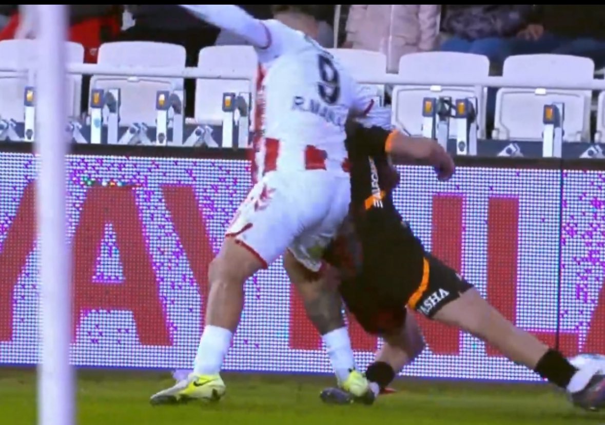 Ne yapsanız nafile..

TFF, Yayıncı kuruluş, Rakipler hepinizi üst üste koyup,
25.Şampiyon GALATASARAY yazdıracağız.

#Galatasaray 
 #SVSvGS