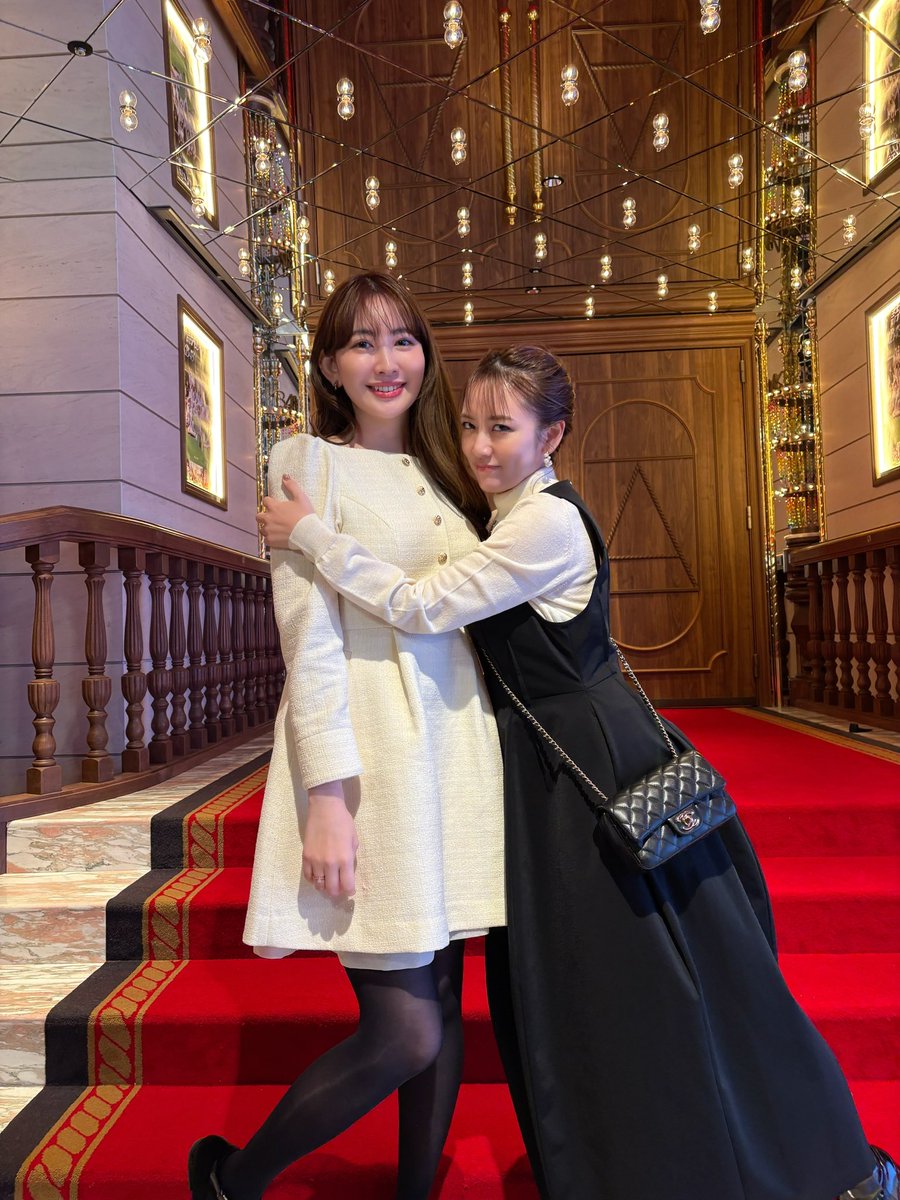 taka4848mina's tweet photo. 沢山の後輩が見てる中で撮らせてもらったヲタ活写真
新しい劇場映えるー！！！ https://t.co/KaeJiKKAaM