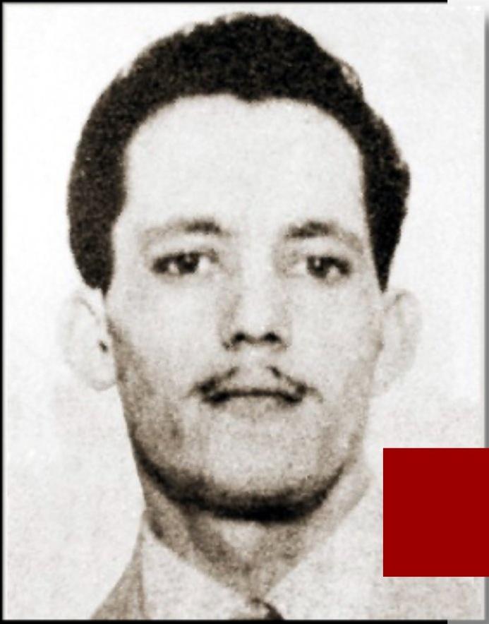 Desde @CubaCentral el tributo a Armando Mestre Martínez y José R. Martínez Álvarez, expedicionarios del Yate Granma asesinados el 8/Dic/1957. En su honor se entrega cada año la distinción a trabajadores destacados d la construcción y la industria ligera en #Cuba🇨🇺 #TenemosMemoria